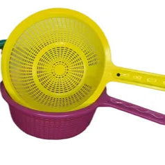 Colador plastico 23cm con agarradero